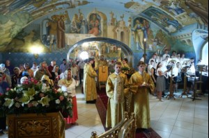 Митрополит Лонгин и Епископ Пахомий совершили Божественную литургию в Троицком соборе и молебен перед главной святыней Саратовской земли — образом Спаса Нерукотворного
