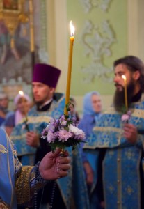 Всенощное бдение в храме в честь Покрова Пресвятой Богородицы г.Саратова