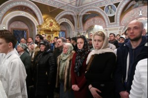 Митрополит Лонгин совершил Рождественское ночное богослужение