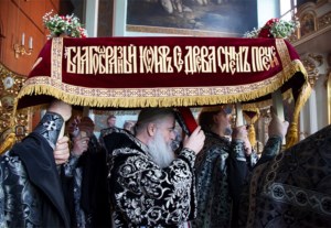 Вечерня с выносом Плащаницы Спасителя в храме в честь Сошествия Святого Духа города Саратова