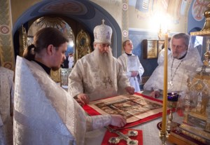 Божественная литургия и крещение оглашенных в Свято-Троицком кафедральном соборе Саратова