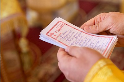 Божественная литургия в храме святых Царственных страстотерпцев п. Дубки Саратовского района