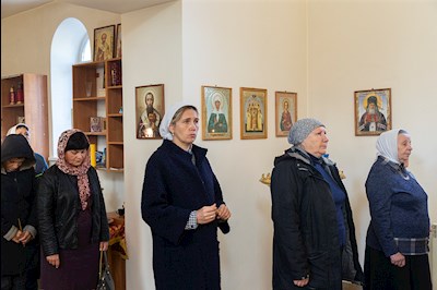 Божественная литургия в храме во имя святого благоверного князя Михаила Черниговского и боярина его Феодора на Увекском кладбище г. Саратова