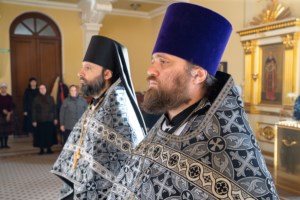 Литургия Преждеосвященных Даров на Архиерейском подворье — в храме святого апостола и евангелиста Иоанна Богослова