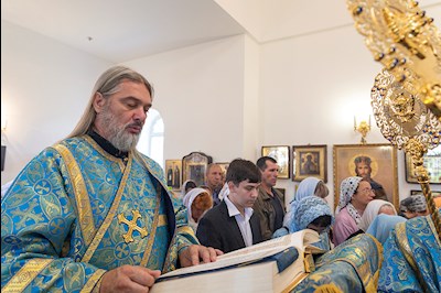 Божественная литургия в храме в честь Владимирской иконы Божией Матери с. Багаевка