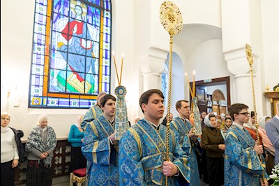 Божественная литургия на Архиерейском подворье – в храме в честь иконы Божией Матери «Утоли моя печали» г. Саратова