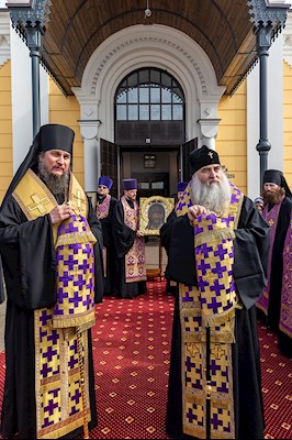 В Саратове и Покровске прошел автомобильный крестный ход со святынями Саратовской митрополии
