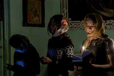 Великое повечерие с чтением канона преподобного Андрея Критского в храме Сошествия Святого Духа г. Саратова