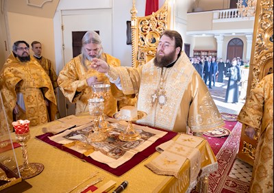 Митрополит Игнатий совершил Божественную литургию в храме во имя святого апостола и евангелиста Иоанна Богослова при СПДС