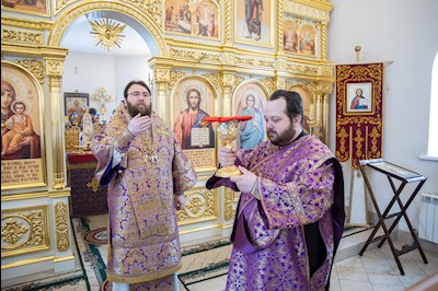 Митрополит Игнатий совершил Божественную литургию в храме святителя Иоанна Златоуста в п. Зональный г. Саратова
