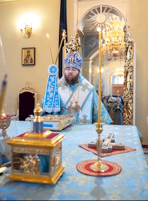 Митрополит Саратовский и Вольский Игнатий совершил вечерню в соединении с Литургией Иоанна Златоуста в Покровском соборе г. Саратова