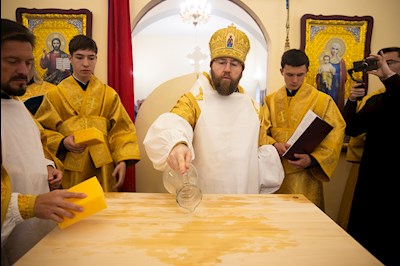 Митрополит Игнатий совершил Великое освящение храма святой блаженной Ксении Петербургской п. Красный Текстильщик и Божественную литургию в новоосвященном храме