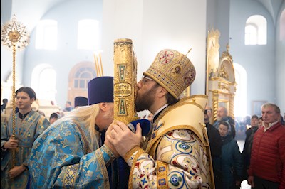 Митрополит Игнатий совершил Божественную литургию в Покровском храме г. Петровска