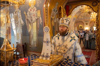 Митрополит Игнатий совершил Божественную литургию в Свято-Троицком кафедральном соборе Саратова