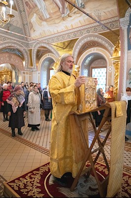 Митрополит Игнатий совершил Божественную литургию в Свято-Троицком кафедральном соборе Саратова