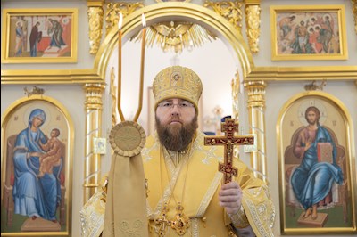 Митрополит Игнатий совершил Божественную литургию в Трехсвятительском храме г. Саратова
