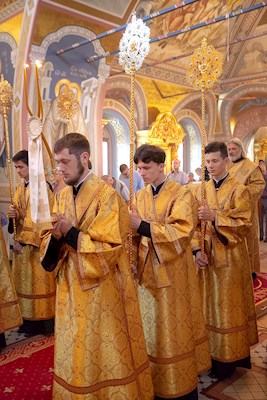 Митрополит Игнатий совершил Божественную литургию в Свято-Троицком кафедральном соборе Саратова