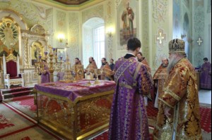 Митрополит Лонгин совершил Чин умовения ног
