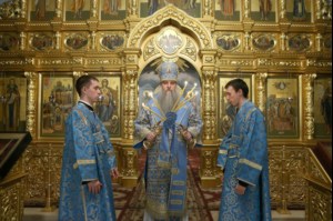 Вечернее богослужение с чтением акафиста Пресвятой Богородице в Свято-Троицком соборе Саратова