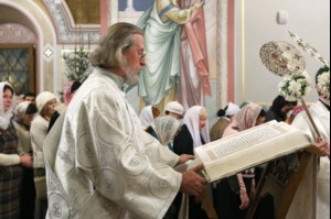 Митрополит Лонгин совершил Рождественское ночное богослужение