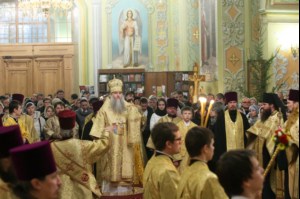Митрополит Лонгин совершил Великую Рождественскую вечерню в Покровском храме Саратова