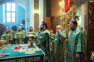 Божественная литургия в храме Сошествия Святого Духа г. Саратова