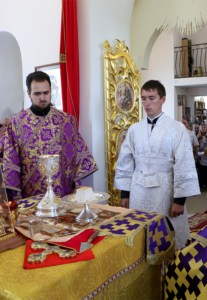 Божественная литургия в храме во имя святителей Василия Великого, Григория Богослова, Иоанна Златоуста г. Саратова