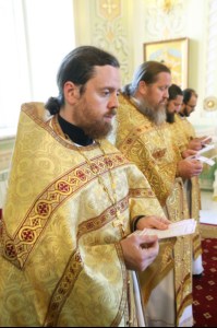 Божественная литургия и молебен у мощей святого равноапостольного князя Владимира в Покровском храме г.Саратова