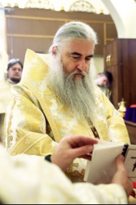 Божественная литургия на Архиерейском подворье — храме во имя преподобного Серафима Саровского г.Саратова