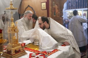Божественная литургия и панихида в храме во имя святителя и чудотворца Николая на Елшанском кладбище г. Саратова