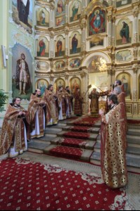 Вечерня в соединении с Литургией Василия Великого и Чин умовения ног в храме в честь Покрова Пресвятой Богородицы г.Саратова