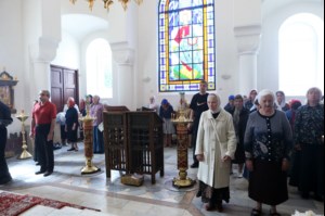 Божественная литургия на Архиерейском подворье — храме в честь иконы Божией Матери «Утоли моя печали» г.Саратова