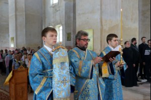 Божественная литургия в храме в честь Покрова Пресвятой Богородицы села Сокур Татищевского района