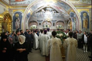 Рождественская Божественная литургия в Свято-Троицком кафедральном соборе Саратова