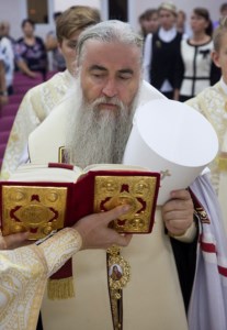 Митрополит Лонгин освятил спортивный зал школы и дом культуры села Сторожевка