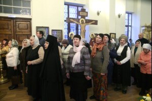 Божественная литургия на Архиерейском подворье — храме во имя преподобного Серафима Саровского г.Саратова