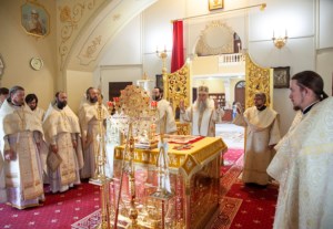 Божественная литургия на Архиерейском подворье — храме во имя святого апостола и евангелиста Иоанна Богослова при СПДС