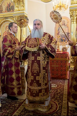 Божественная литургия в храме во имя святого благоверного князя Михаила Черниговского и боярина его Феодора на Увекском кладбище г. Саратова