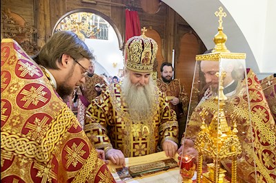 Божественная литургия в храме во имя святых бессребреников и чудотворцев Космы и Дамиана г. Саратова