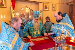 Божественная литургия в храме в честь Сретения Господня г.Саратова