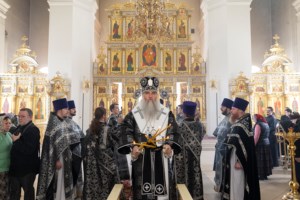 Литургия Преждеосвященных Даров в Свято-Троицком кафедральном соборе г. Вольска