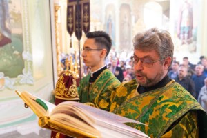 Божественная литургия в храме в честь Покрова Пресвятой Богородицы г. Саратова