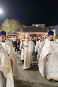 Митрополит Лонгин совершил пасхальное богослужение