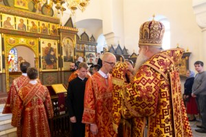 Всенощное бдение на Архиерейском подворье — храме в честь иконы Божией Матери «Утоли моя печали» г. Саратова
