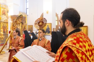 Божественная литургия в Свято-Алексиевском женском монастыре г. Саратова