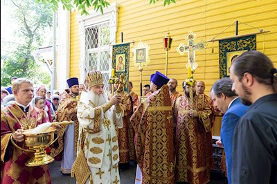 Божественная литургия в храме во имя великомученика и целителя Пантелеимона г. Саратова