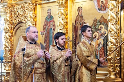Божественная литургия в Свято-Троицком кафедральном соборе г. Саратова