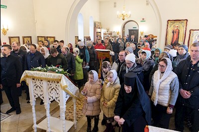 Божественная литургия в храме святых Царственных страстотерпцев г. Саратова