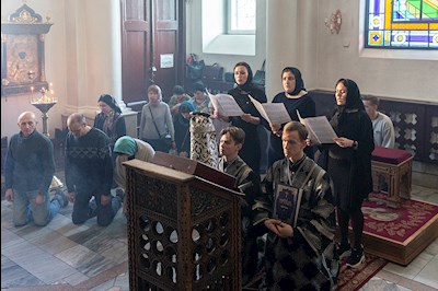 Литургия Преждеосвященных Даров на Архиерейском подворье – в храме в честь иконы Божией Матери «Утоли моя печали» г. Саратова