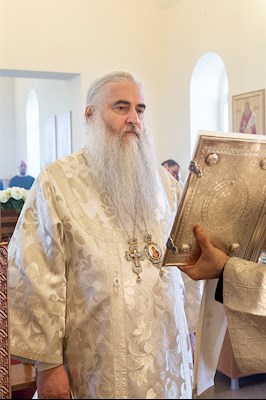 Божественная литургия в храме во имя святого праведного Лазаря Четверодневного на Новоелшанском кладбище г. Саратова
